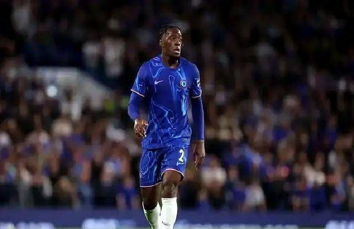 4500万到3500万！迪萨西转会陷僵局，黄潜抠门，切尔西强硬谁妥协？