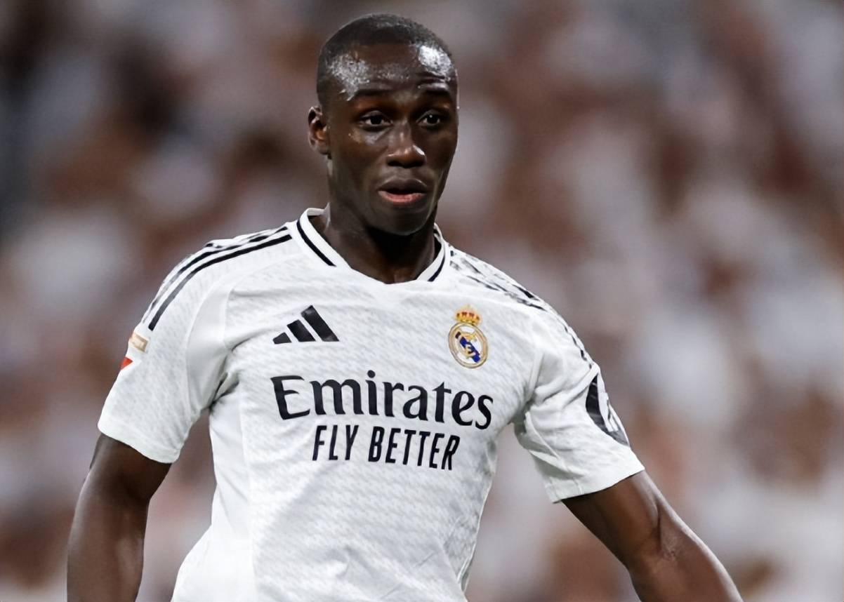 功勋悍将伤停6个月！皇马不想等了，或痛下杀手直接解约，太无情